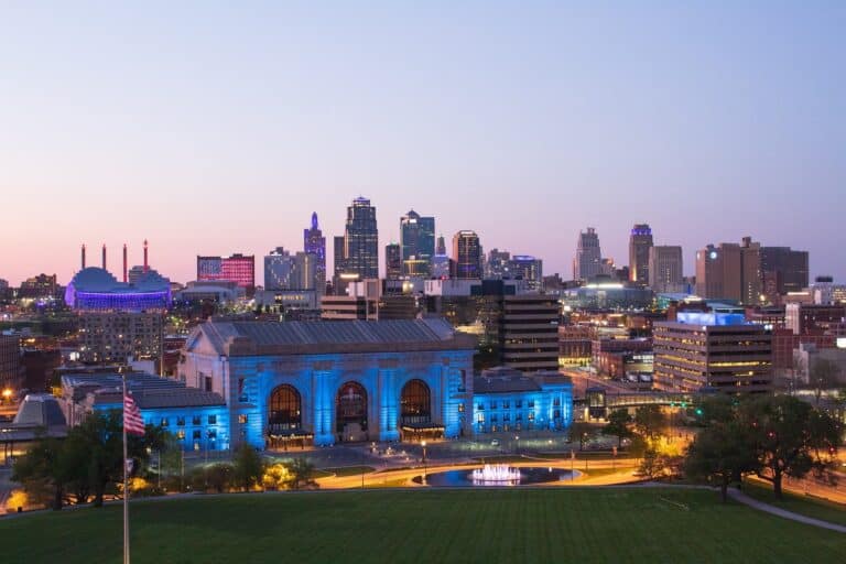 The skyline of Kansas City at dusk